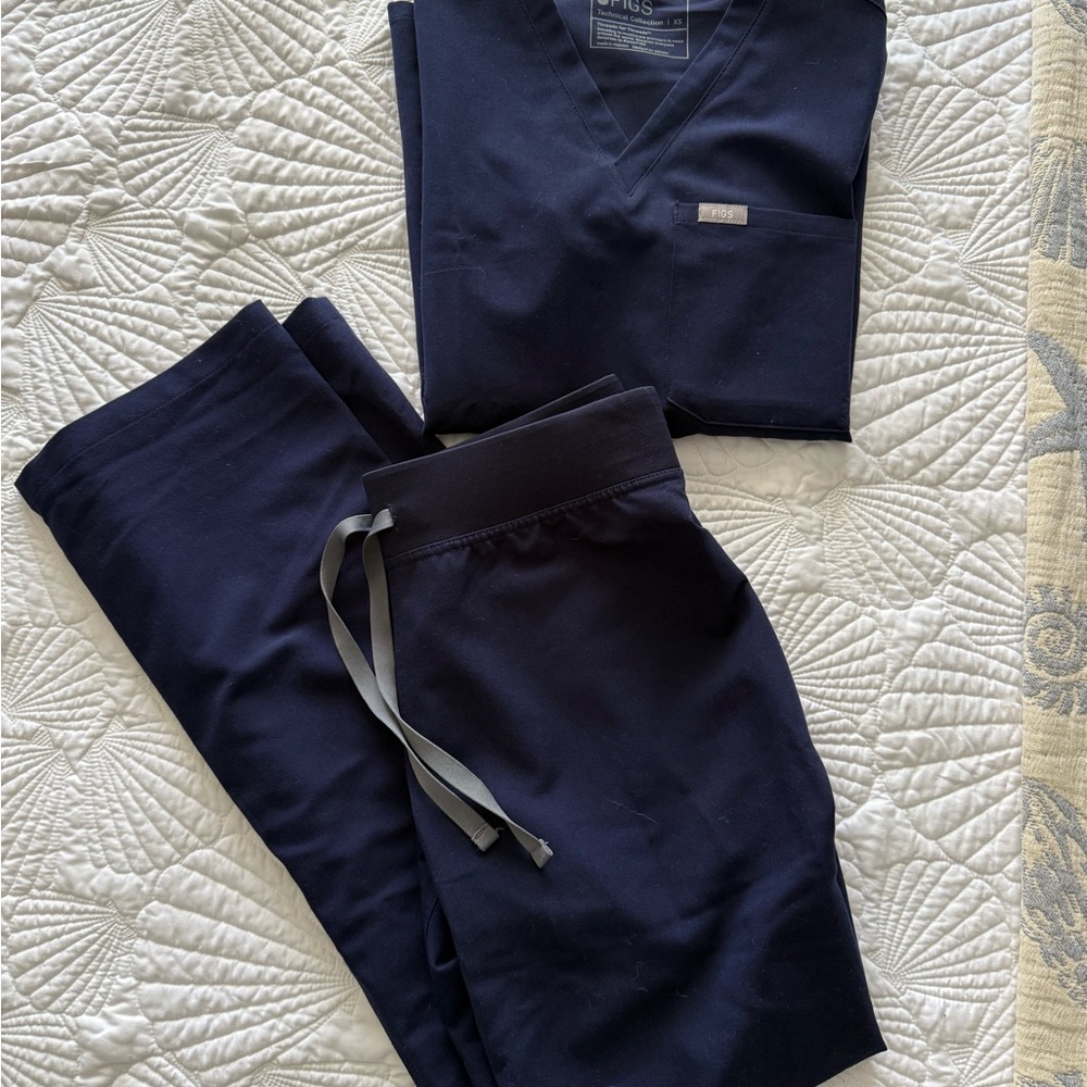 Figs Women's Navy Blue Scrub Top and Pants Set